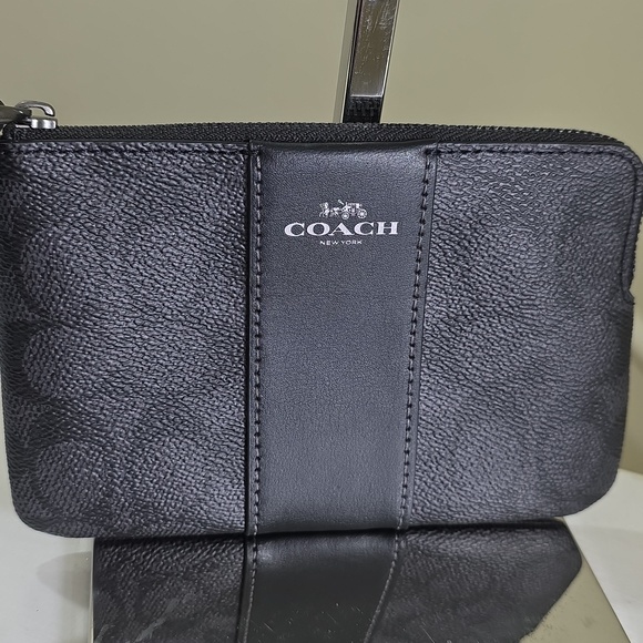 COACH Corner Zip Wristlet Signature Canvas With Stripe Black/Grey/Gunmetal NWOT - Picture 3 of 14